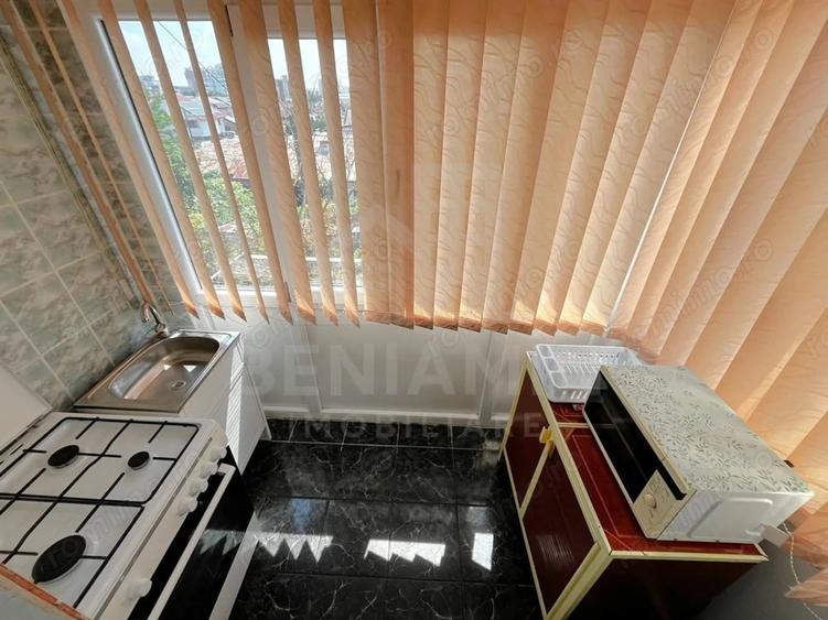 Apartament cu 2 camere decomandat în Craiovița Nouă