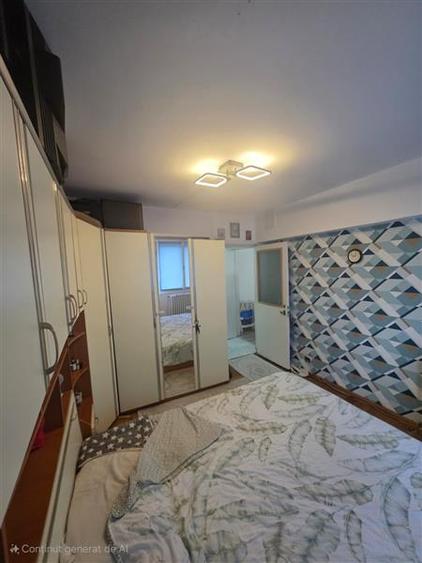 Apartament cu 3 camere semidecomandat în Podu Roș