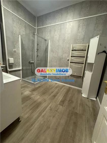Apartament cu 4 camere semidecomandat în Unirii