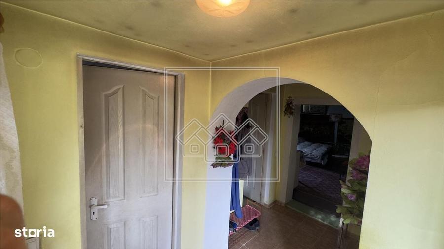 Casă cu 2 camere în Central