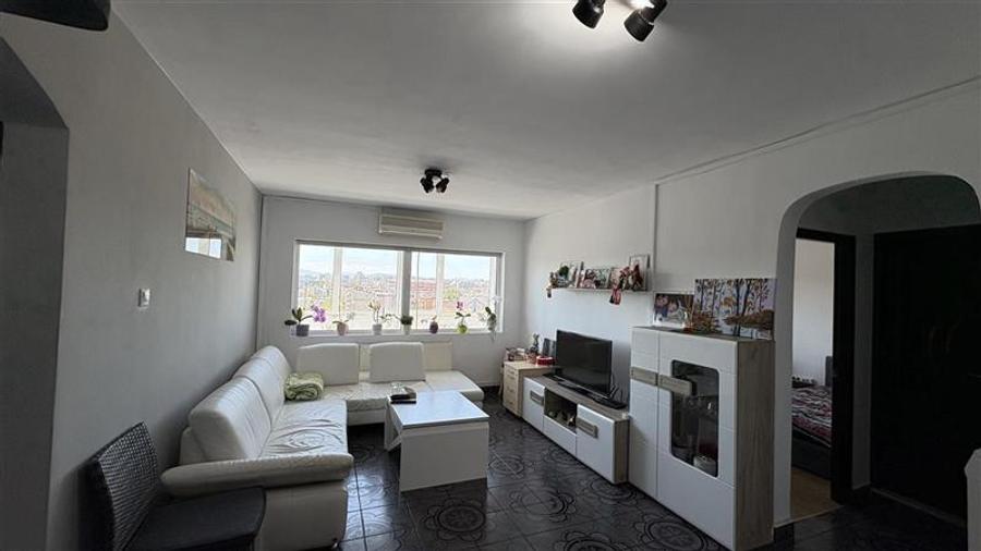 Apartament cu 4 camere semidecomandat, mobilat în Mărăști