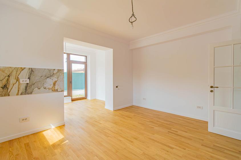 Vila moderna cu vedere la lac, ambient intim si elegant, piscina, carport - 11