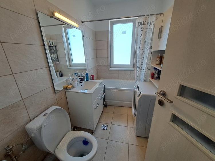 Apartament cu 3 camere decomandat în Roșu