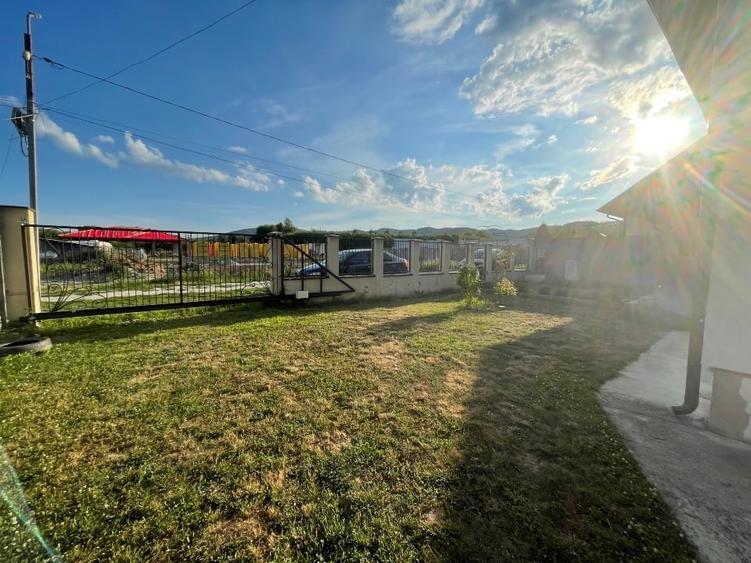 Casă individuală cu 5 camere cu Teren 570 Mp în Bujoreni