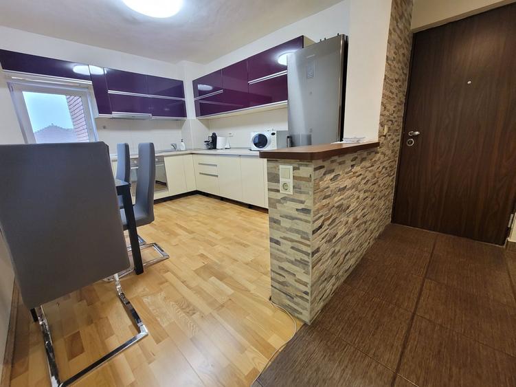 Apartament cu 4 camere decomandat în Rogerius