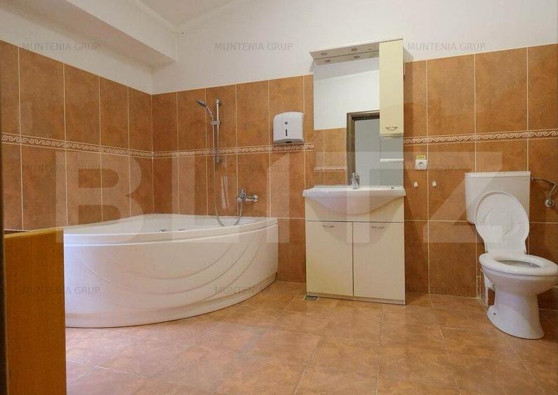 Casă individuală cu 6 camere cu Canalizare în Nord-Est