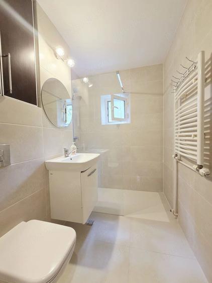 Apartament cu 3 camere decomandat în Piața Centrală