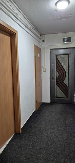 Apartament cu 3 camere semidecomandat în Govândari