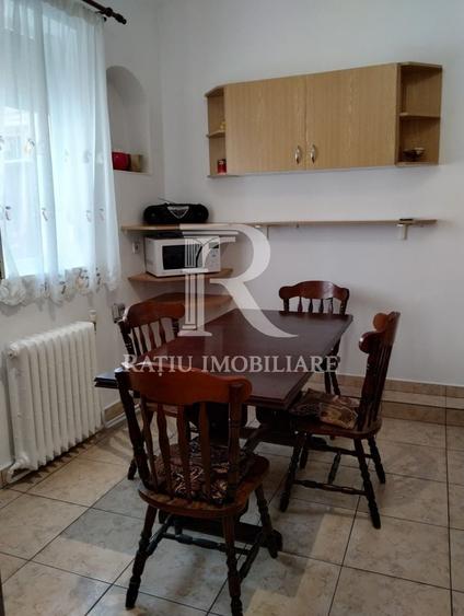 Apartament cu 2 camere decomandat, mobilat în Central