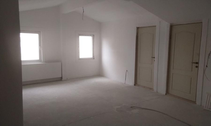 Casă cu 4 camere în Exterior Vest