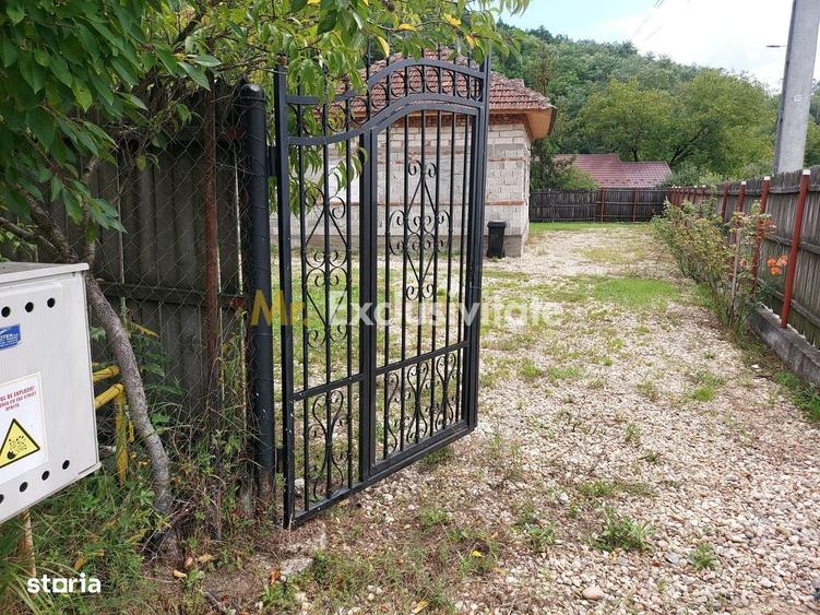 Casă cu 4 camere în Retevoiești