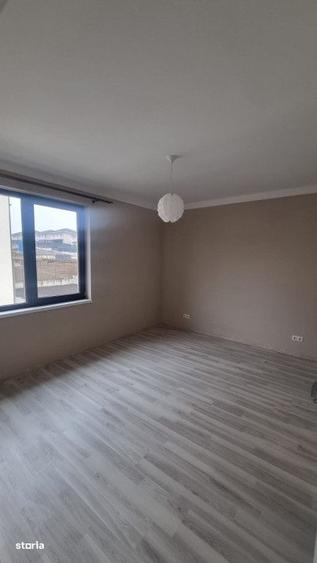 Casă cu 4 camere cu Teren 445 Mp în Dezmir