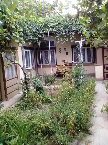 Casă cu 4 camere cu Teren 100 Mp în Dorobanți