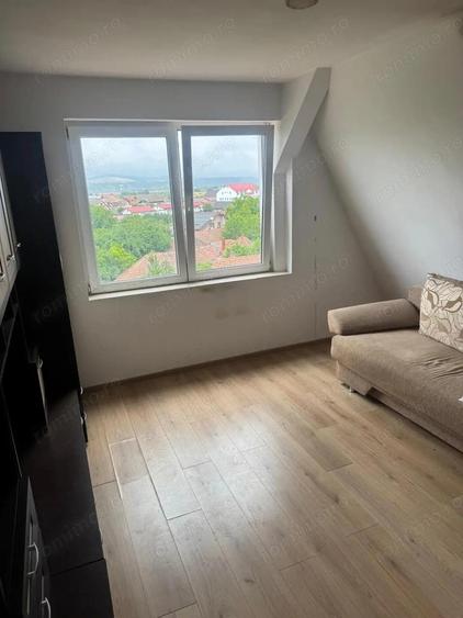 Apartament cu 3 camere decomandat în Sângeorgiu de Mureș