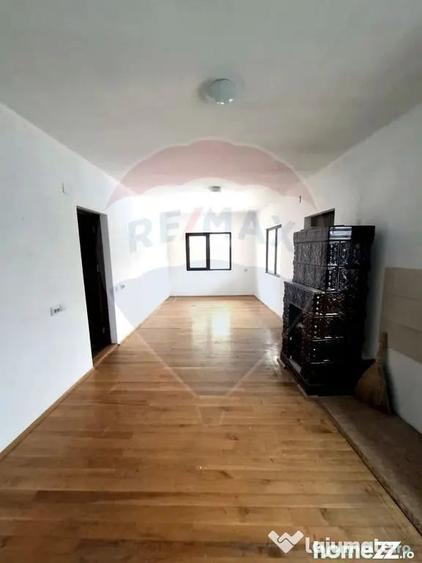 Casă cu 4 camere cu Teren 1478 Mp în Măneciu
