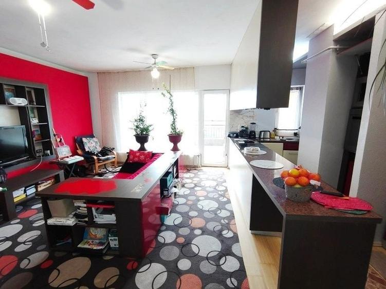 Apartament cu 3 camere semidecomandat, mobilat în Zorilor