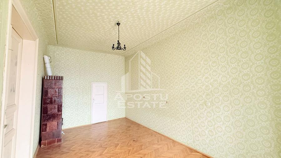 Apartament cu 3 camere semidecomandat în P-ța Maria