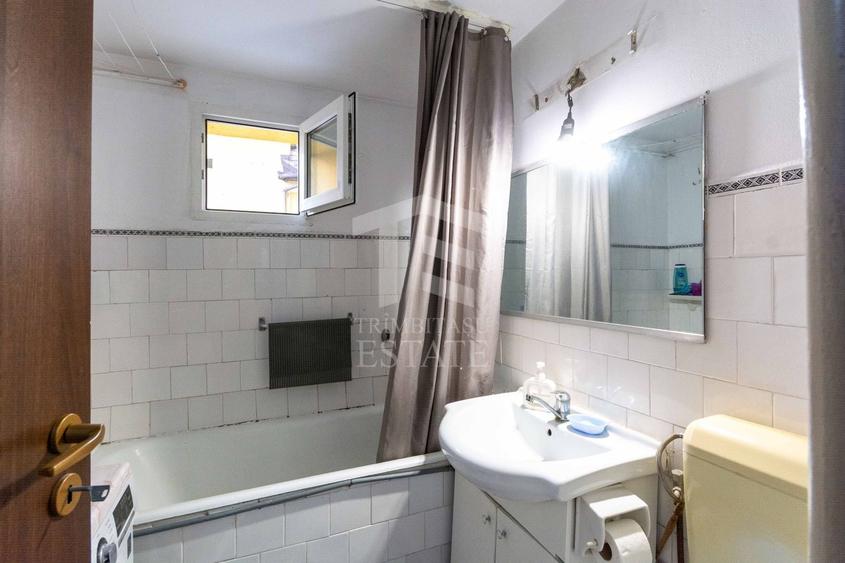 Apartament cu 4 camere semidecomandat în Iancului