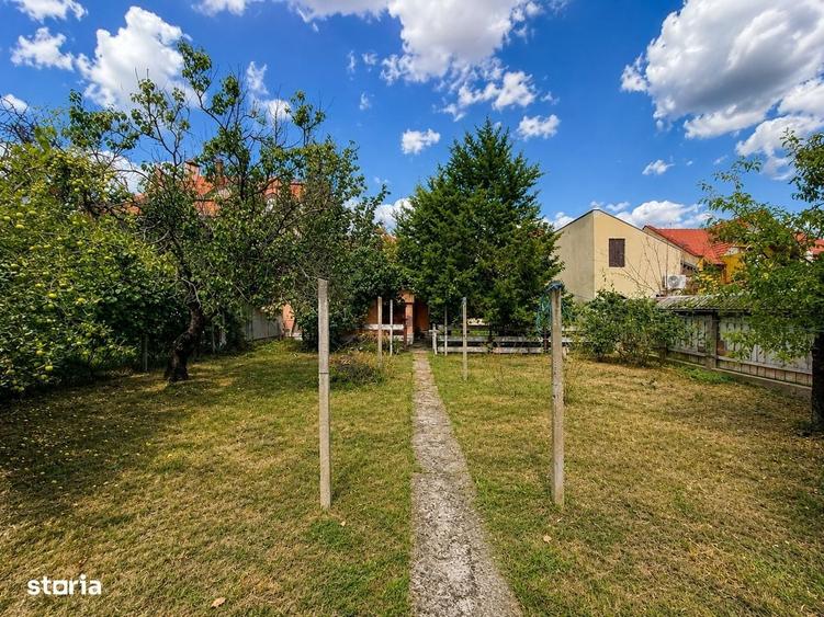 Casă cu 4 camere semidecomandat în Central