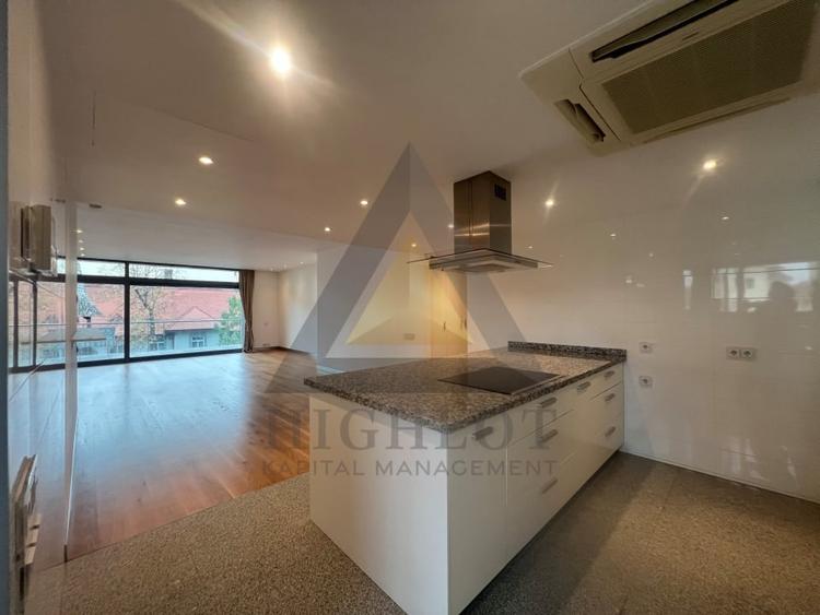 Apartament cu 4 camere semidecomandat în Kiseleff