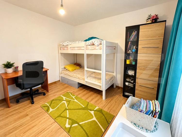 Casă cu 7 camere cu Teren 430 Mp în Cristești