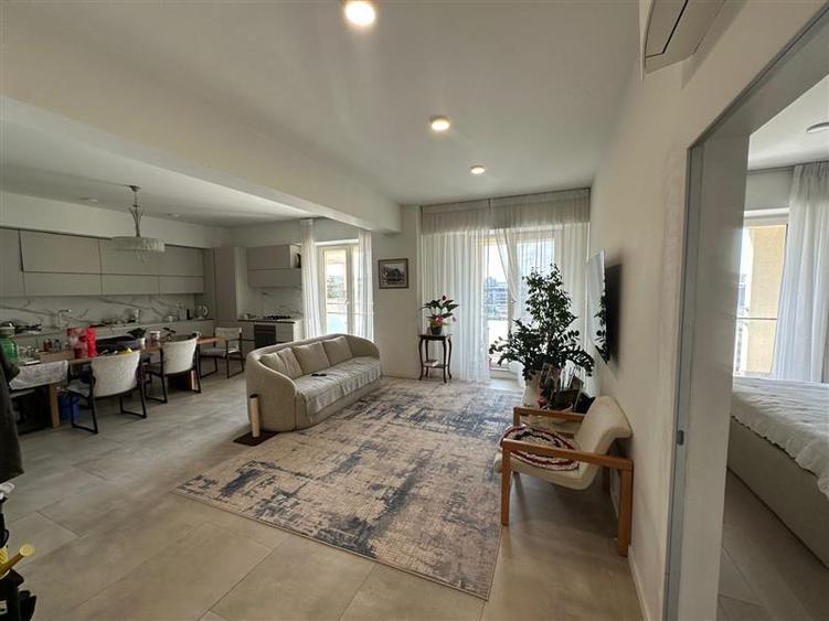Apartament cu 4 camere decomandat, mobilat în Aeroport
