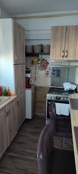 Apartament cu 3 camere semidecomandat în Bragadiru