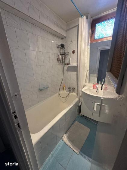 Apartament cu 3 camere semidecomandat în Giulești