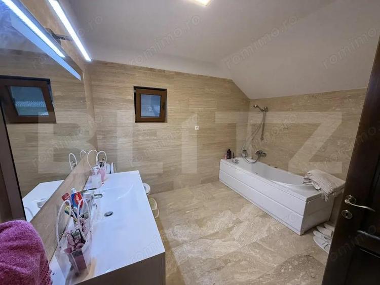 Casă cu Teren 3173 Mp în Central