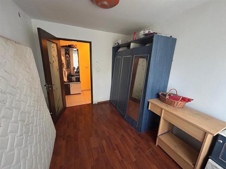 Apartament cu 4 camere decomandat în Brăilei