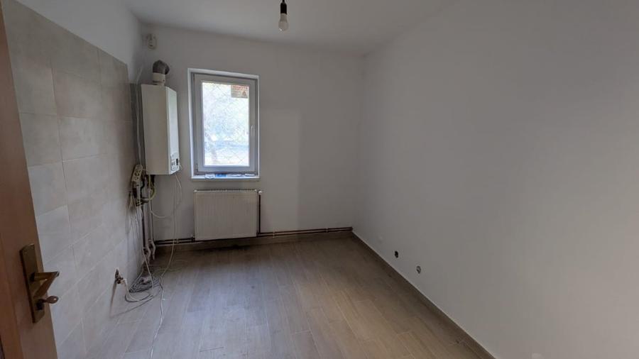 Birou, de 47 mp, în Precista