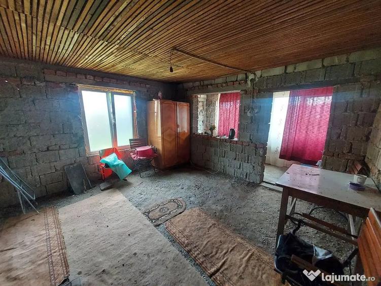 Casă cu 4 camere cu Teren 405 Mp în Bascov