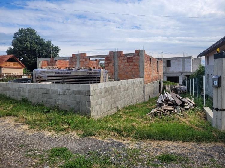 Casă cu 4 camere în Cornești