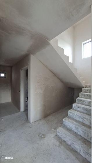 Casă cu 4 camere în Albota