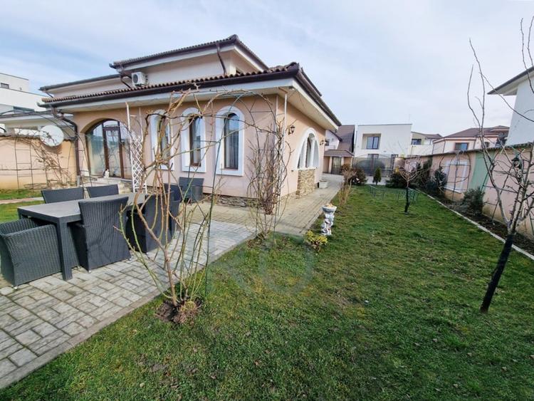 Casă individuală cu 4 camere cu Canalizare în Șelimbăr