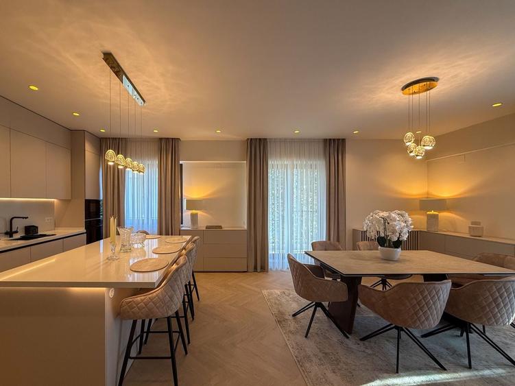 Apartament cu 4 camere semidecomandat în Herăstrău