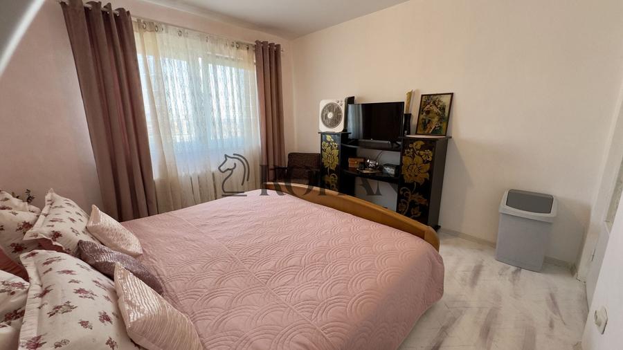 Apartament cu 3 camere decomandat în Cetate