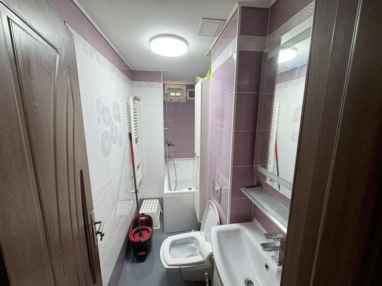 Apartament cu 3 camere semidecomandat, mobilat în Mihai Bravu