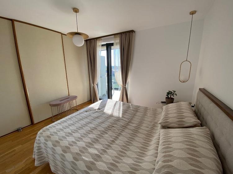 Apartament cu 4 camere în P-ta Presei Libere