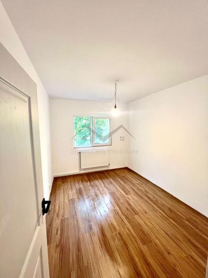 Apartament cu 4 camere decomandat în Dacia