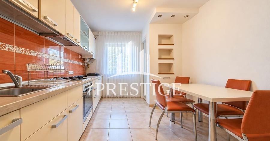 Apartament cu 3 camere, mobilat în Central