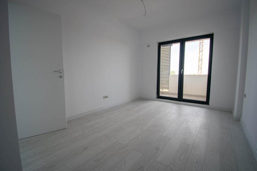 Apartament cu 3 camere semidecomandat în Pantelimon