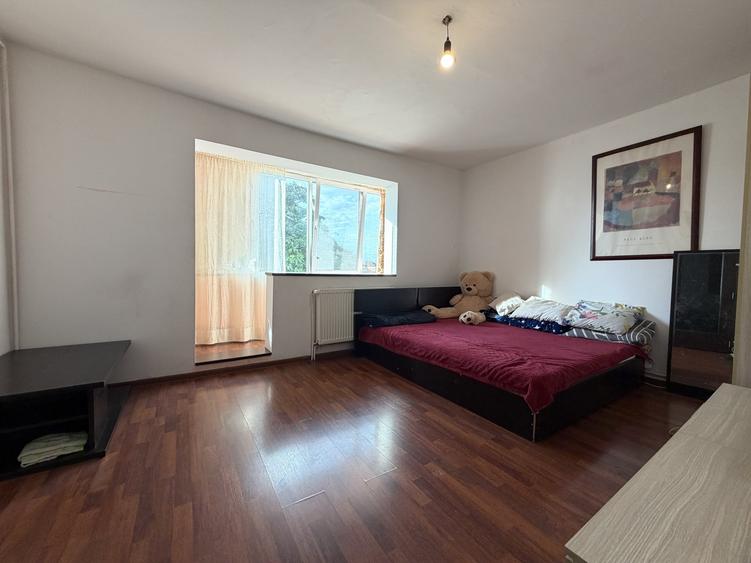 Apartament cu 3 camere decomandat, mobilat în Cetății