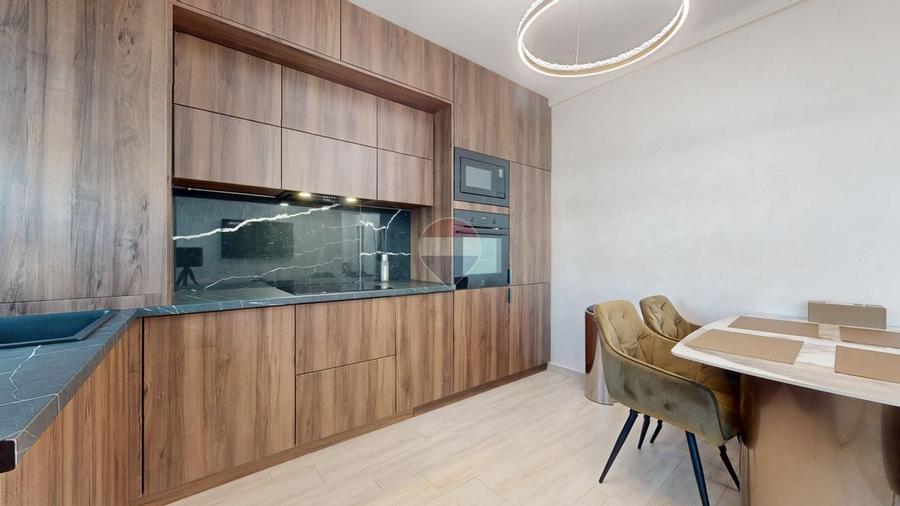 Apartament cu 3 camere decomandat, mobilat în Tractorul