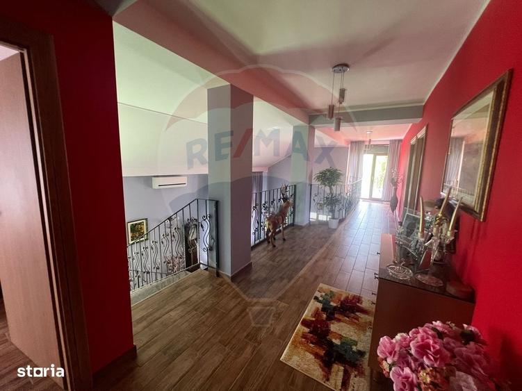 Casă cu 4 camere cu Teren 983 Mp în Garoafa