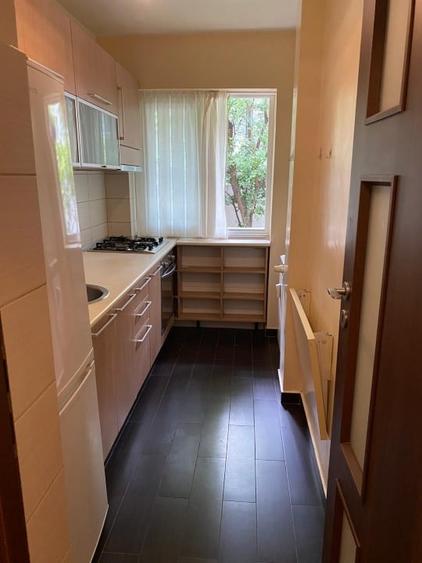 Apartament cu 2 camere semidecomandat, mobilat în Berceni