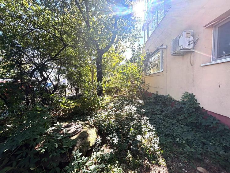 Apartament cu 3 camere semidecomandat, mobilat în Militari