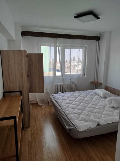 Apartament cu 2 camere decomandat în Calea București