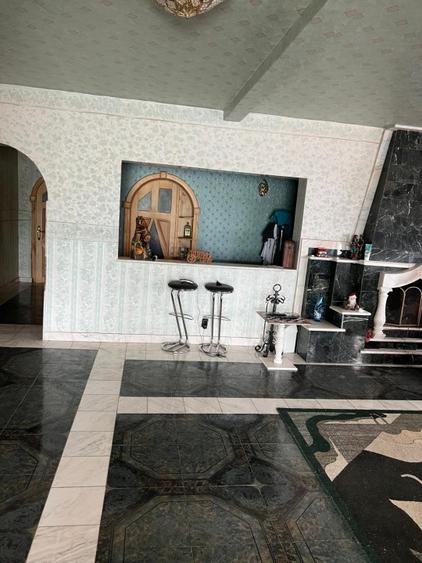Casă individuală cu 15 camere cu Garaj în Comănești