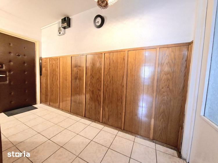 Apartament cu 4 camere semidecomandat în Central